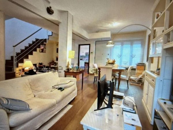 casa indipendente in vendita a Viareggio