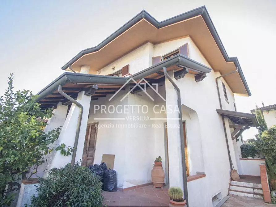 casa indipendente in vendita a Viareggio in zona Torre del Lago