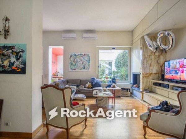 casa indipendente in vendita a Viareggio