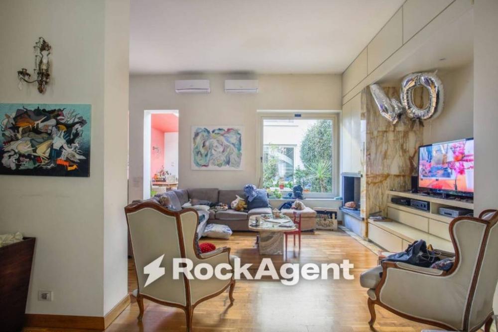 casa indipendente in vendita a Viareggio