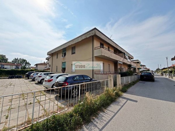 appartamento in vendita a Viareggio in zona Torre del Lago