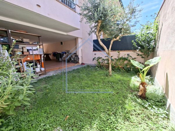 casa indipendente in vendita a Viareggio