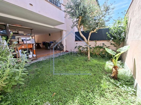 casa indipendente in vendita a Viareggio
