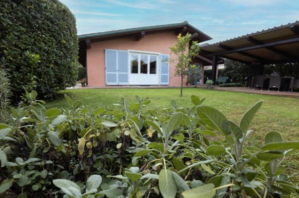 casa indipendente in vendita a Viareggio in zona Centro Storico