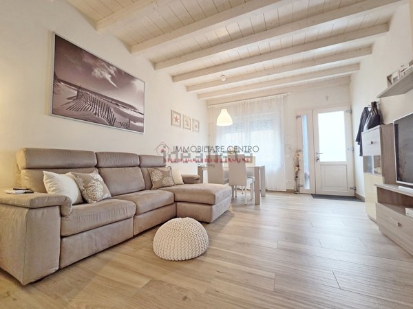 casa indipendente in vendita a Viareggio