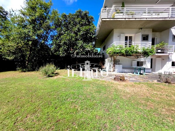 casa indipendente in vendita a Viareggio in zona Torre del Lago
