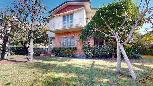 casa indipendente in vendita a Viareggio in zona Don Bosco