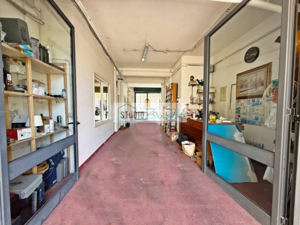 locale di sgombero in vendita a Viareggio in zona Centro Storico