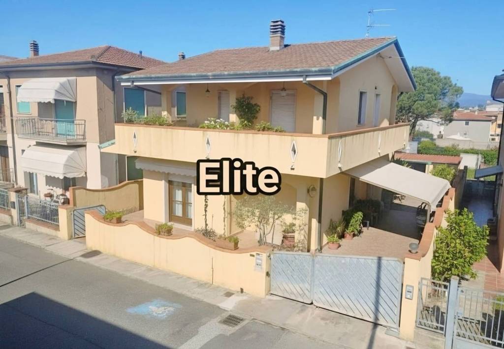 casa indipendente in vendita a Viareggio in zona Migliarina