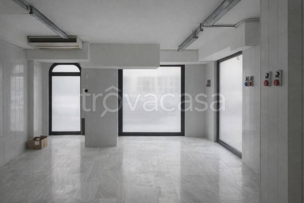 negozio in vendita a Viareggio in zona Centro Storico