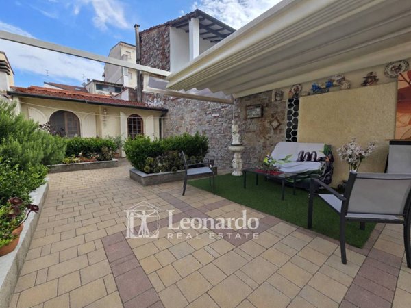 casa indipendente in vendita a Viareggio in zona Centro Storico