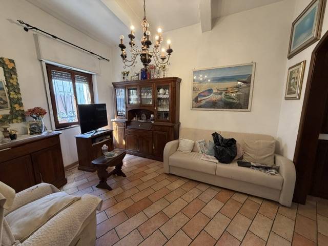 casa indipendente in vendita a Viareggio in zona Campo d'Aviazione