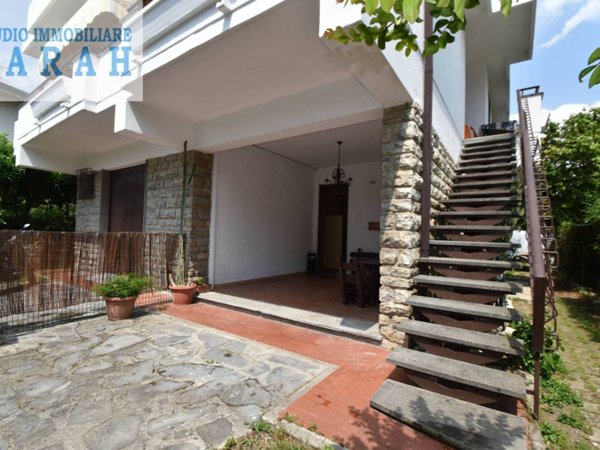 casa indipendente in vendita a Viareggio