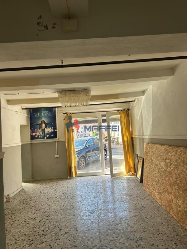 negozio in vendita a Viareggio in zona Centro Storico