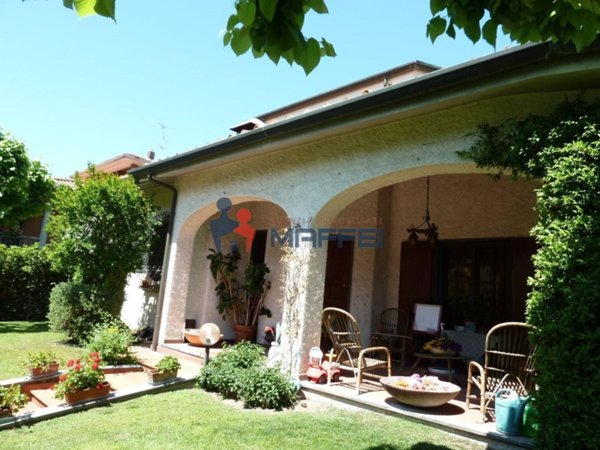 casa indipendente in vendita a Viareggio in zona Campo d'Aviazione