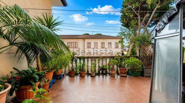 casa indipendente in vendita a Viareggio in zona Centro Storico