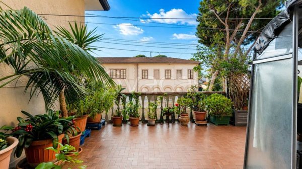 casa indipendente in vendita a Viareggio