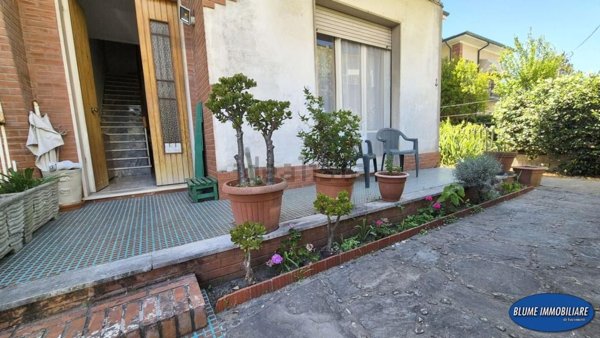 casa indipendente in vendita a Viareggio in zona Marco Polo
