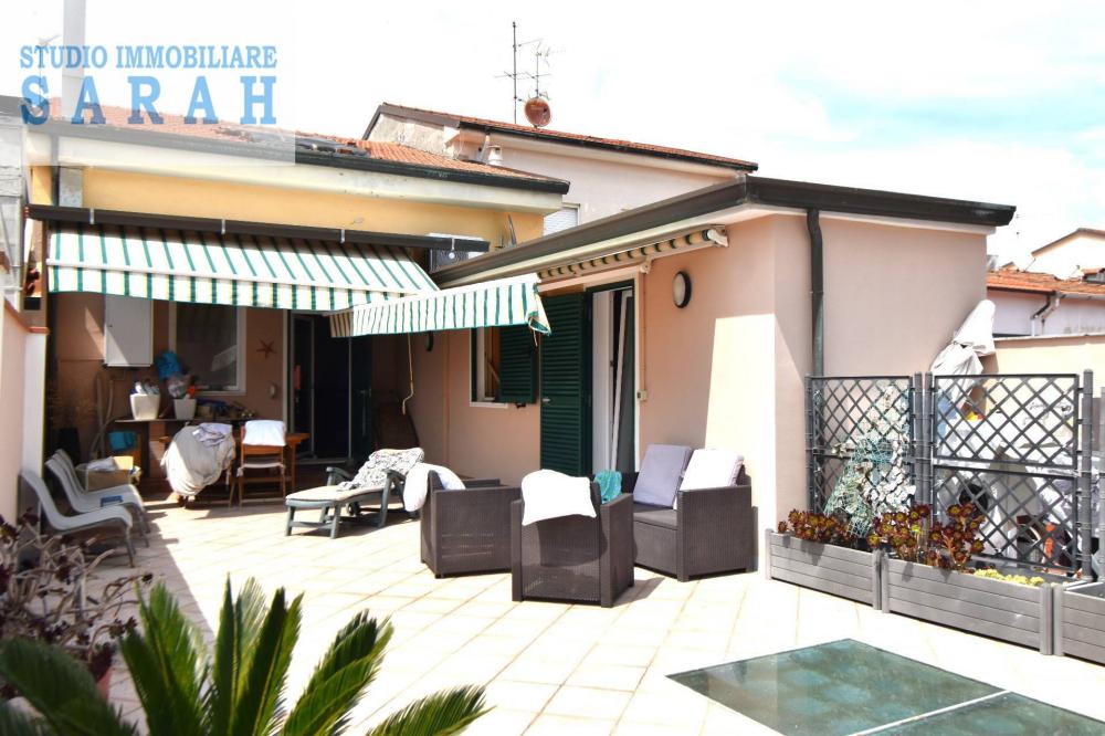 casa indipendente in vendita a Viareggio in zona Centro Storico