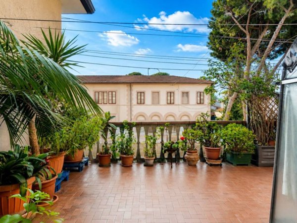 casa indipendente in vendita a Viareggio in zona Centro Storico
