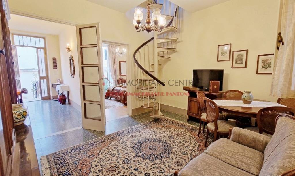 casa indipendente in vendita a Viareggio