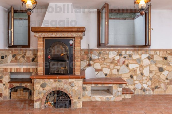 casa indipendente in vendita a Viareggio in zona Torre del Lago