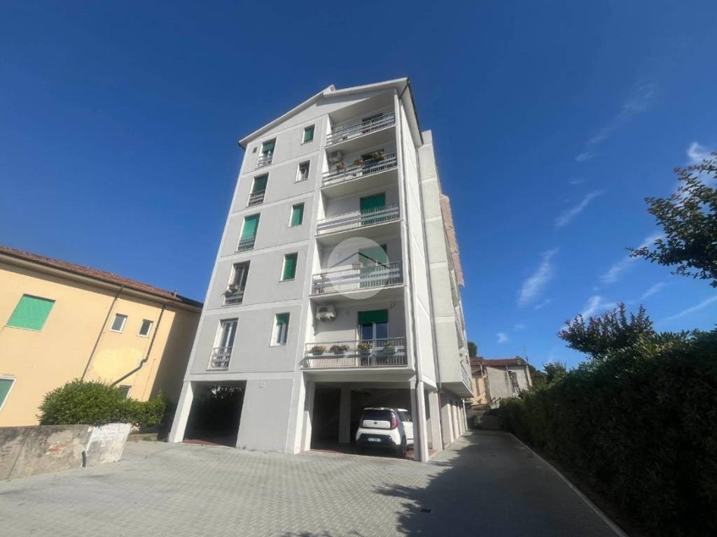 appartamento in vendita a Viareggio in zona Campo d'Aviazione