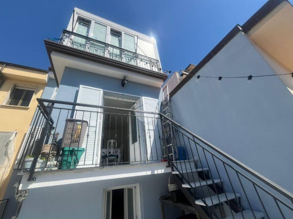 casa indipendente in vendita a Viareggio in zona Marco Polo