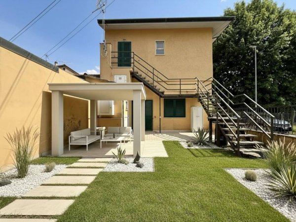 appartamento in vendita a Viareggio in zona Migliarina