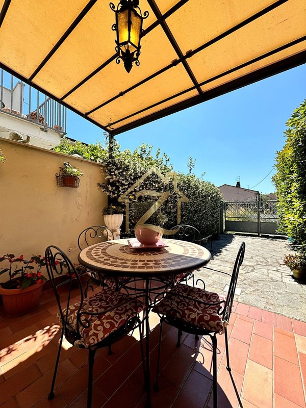 casa indipendente in vendita a Viareggio in zona Torre del Lago