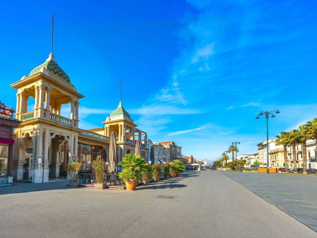 negozio in vendita a Viareggio in zona Marco Polo