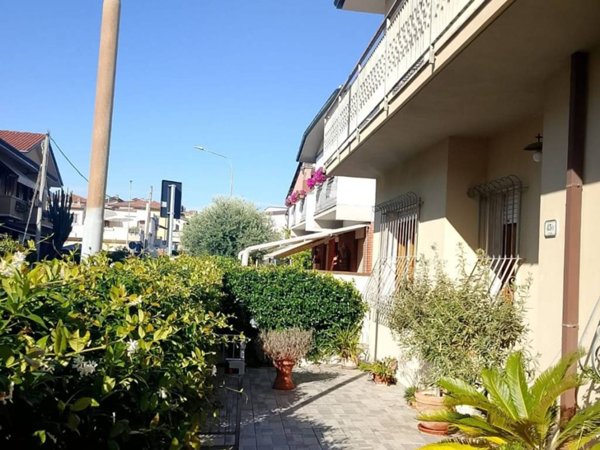 appartamento in vendita a Viareggio in zona Campo d'Aviazione
