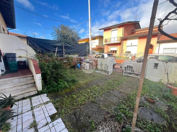 appartamento in vendita a Viareggio in zona Torre del Lago