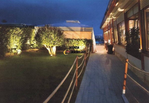 negozio in vendita a Viareggio