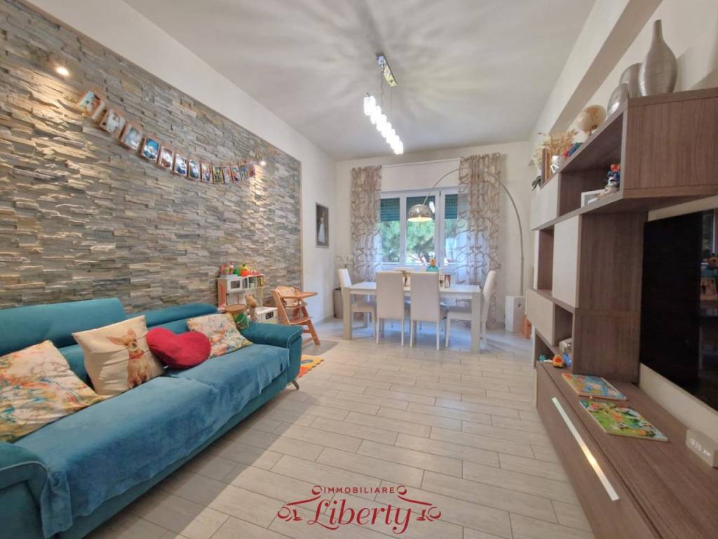 appartamento in vendita a Viareggio in zona Campo d'Aviazione