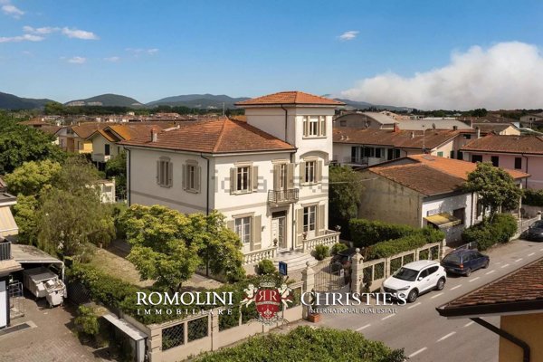 casa indipendente in vendita a Viareggio in zona Torre del Lago