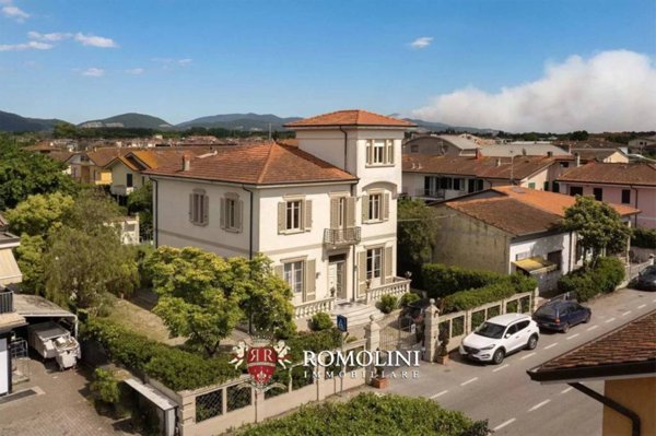 casa indipendente in vendita a Viareggio in zona Torre del Lago