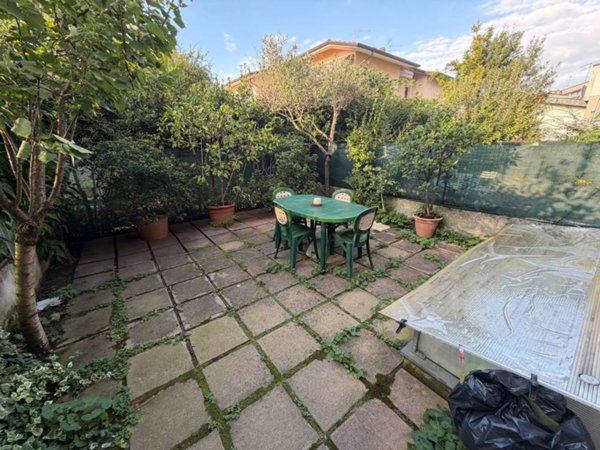 casa indipendente in vendita a Viareggio in zona Torre del Lago
