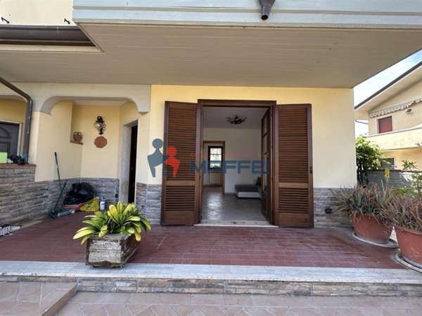casa indipendente in vendita a Viareggio in zona Torre del Lago