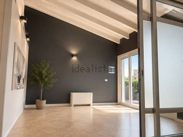ufficio in vendita a Viareggio in zona Campo d'Aviazione