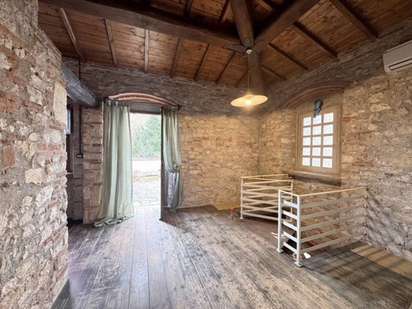 casa indipendente in vendita a Viareggio