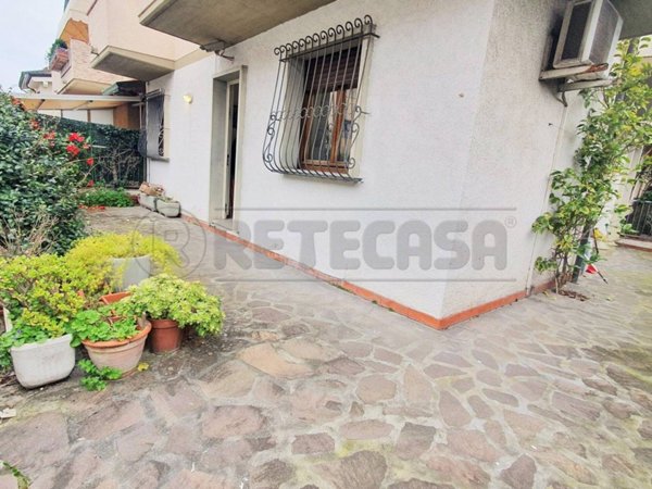 casa indipendente in vendita a Viareggio