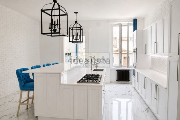 casa indipendente in vendita a Viareggio