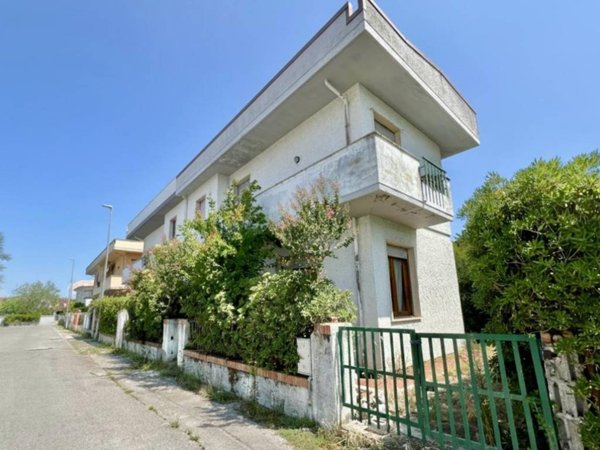 casa indipendente in vendita a Viareggio in zona Torre del Lago