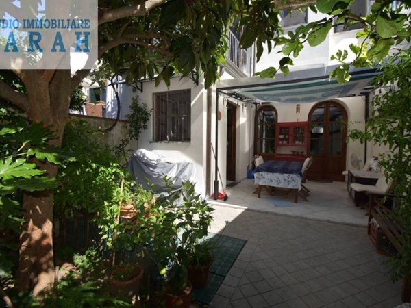 casa indipendente in vendita a Viareggio in zona Centro Storico