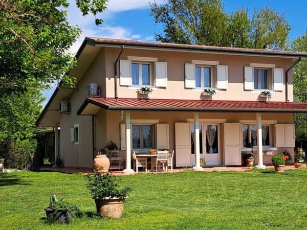 casa indipendente in vendita a Viareggio in zona Cinquini