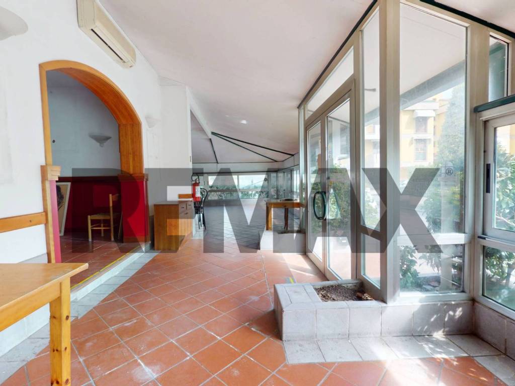 negozio in vendita a Viareggio in zona Migliarina