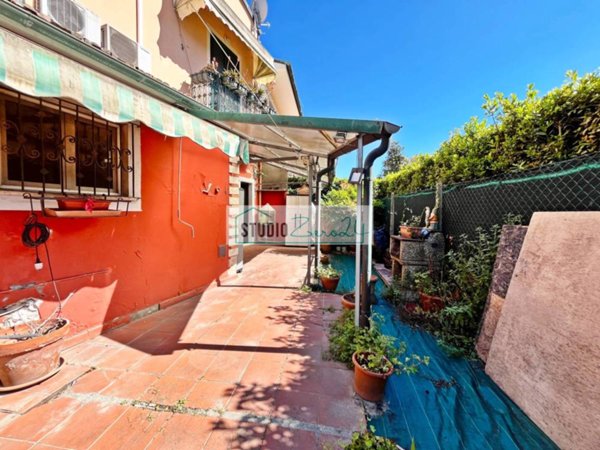 casa indipendente in vendita a Viareggio