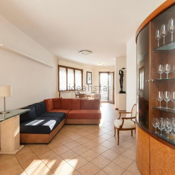 appartamento in vendita a Viareggio in zona Torre del Lago