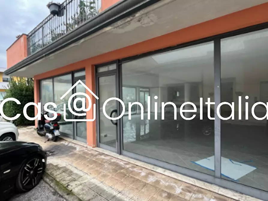 negozio in vendita a Viareggio